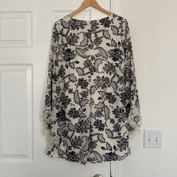 NWOT ASTR The Label mini dress with v-neck and statement sleeves. - Picture 8 of 16